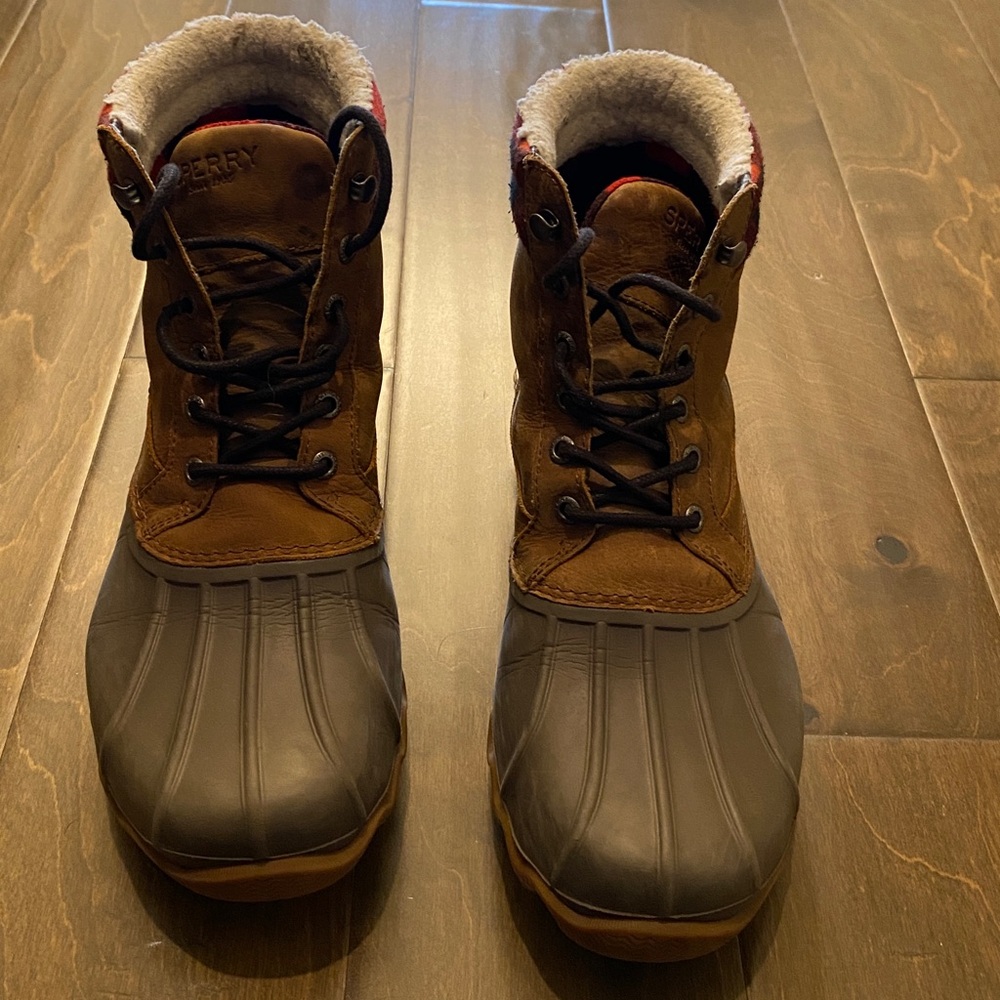 Men's sperry Brown boots with Black and red lining